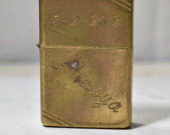 Vintage Collectible Zippo Lighter PAT.2032695 VIII Fabriqué en U.S.A Tobacco-Engaved-Stripes Design