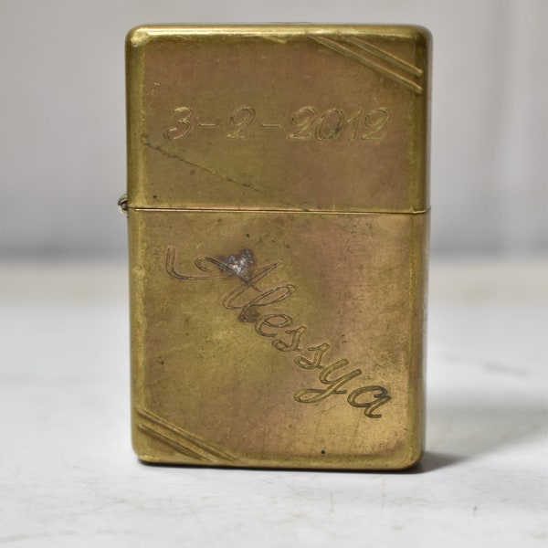 Vintage Collectible Zippo Lighter PAT.2032695 VIII Fabriqué en U.S.A Tobacco-Engaved-Stripes Design