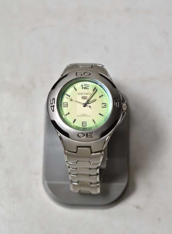 Vintage Seiko 5 Quartz Water Resistant WatchWristwat… Gem