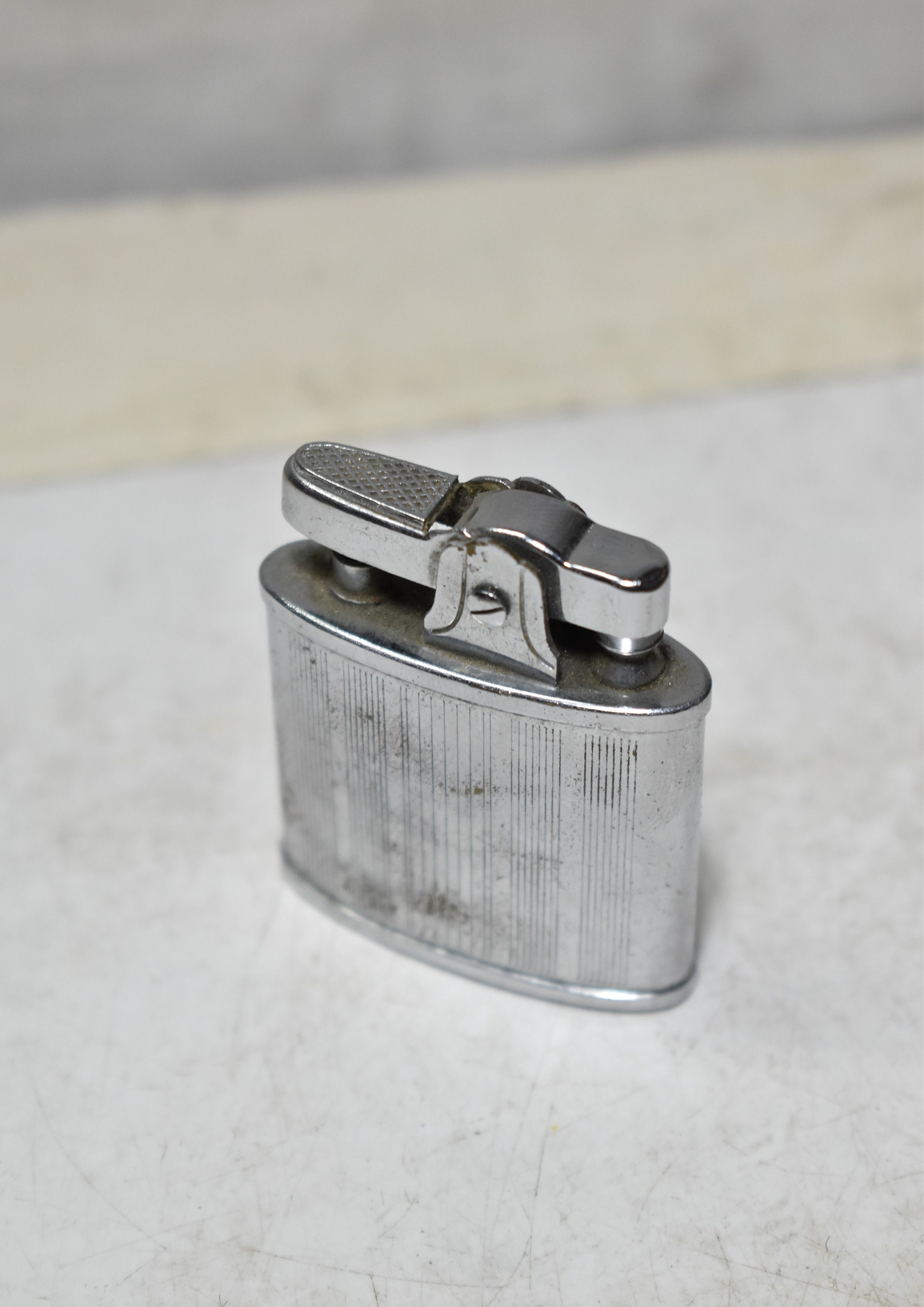 Vintage Collectible Beautiful W/design Tobacco Lighter-smc