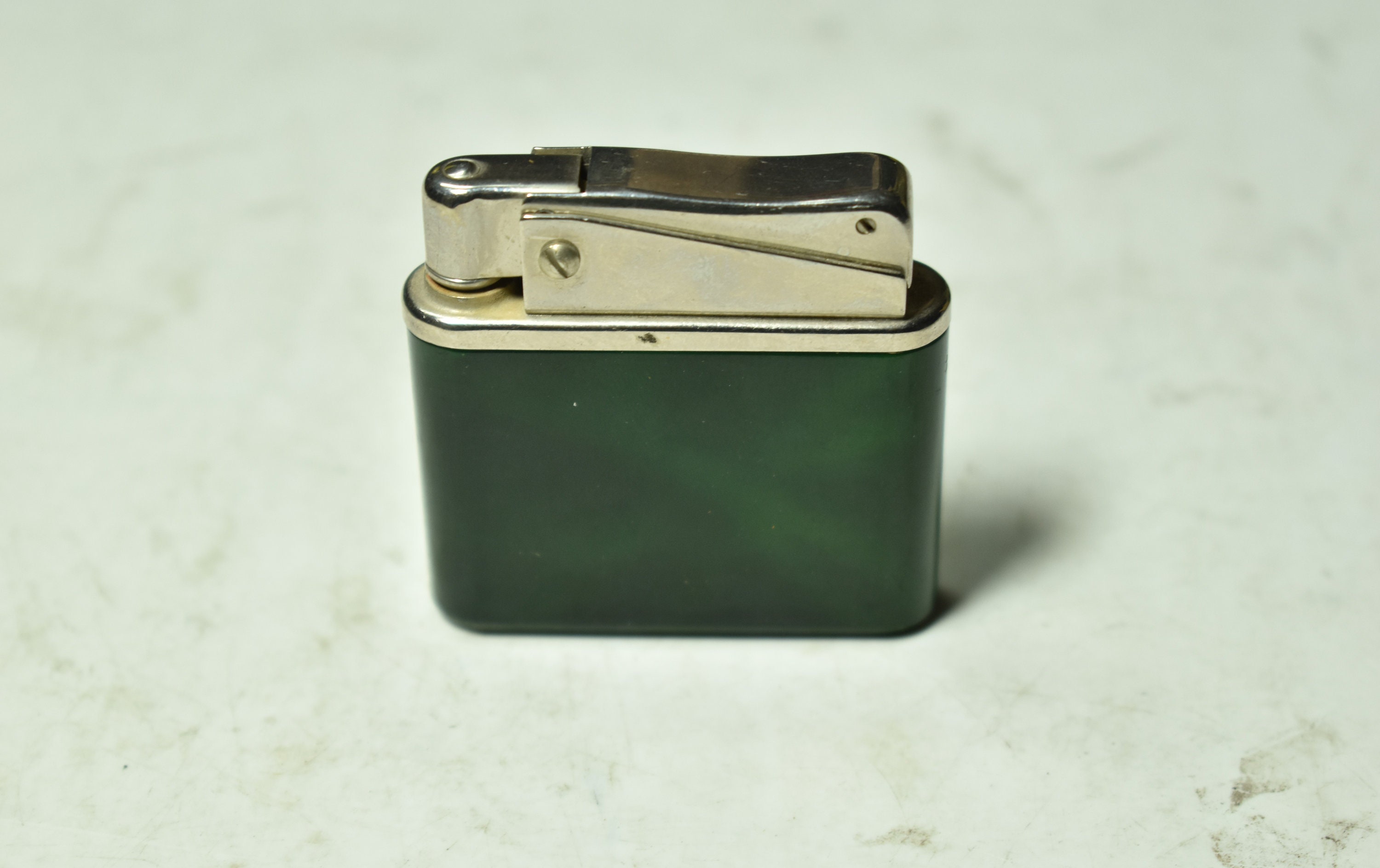 Ab Welchem Alter Darf Man Feuerzeuge Kaufen Vintage Sammler Feuerzeug GHB Solis Pat Green Farbe mit Design - Etsy.de