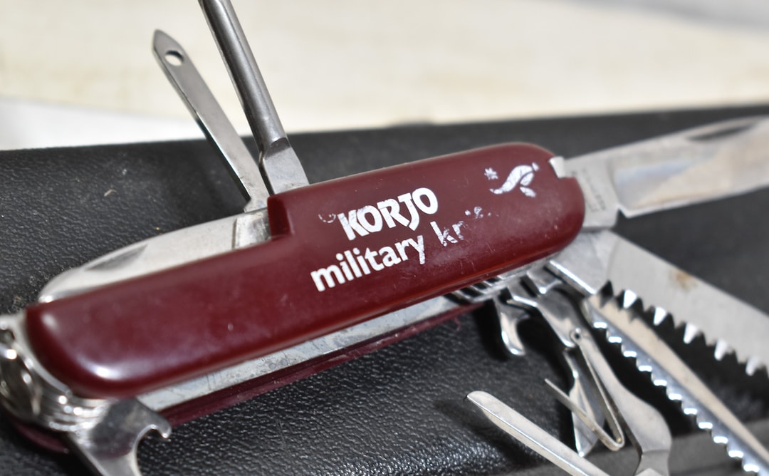 Military Knives What Swiss Army Knife Does The New Macgyver Use