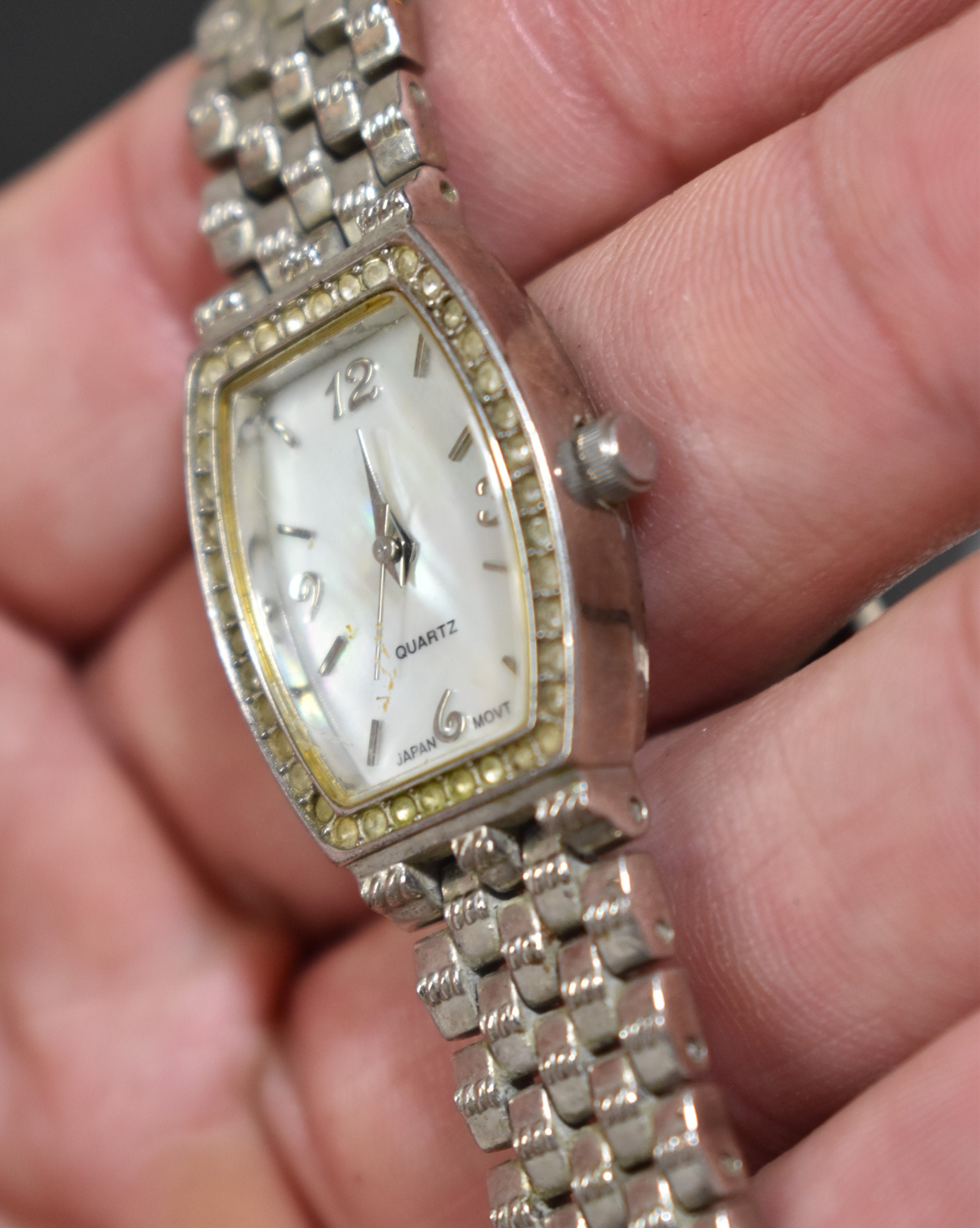 Vintage Collectible Beautiful Design Women Ladies Wristwatch Quartz Japan Movt Watch SR626SW F94394 1 P