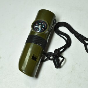 7 in 1 Überleben Pfeife mit Kompass Lupe LED Taschenlampe Thermometer  Spiegelkasten für Camping Wandern