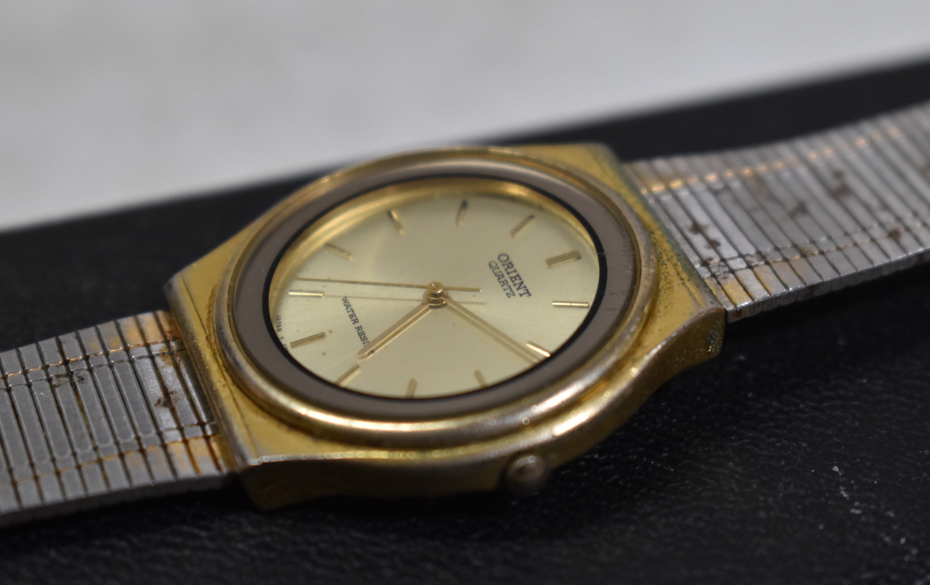 Vintage Collectible Orient Quartz Water Resist Japan Watch c759w7