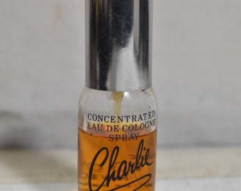 Perfume de fragancia coleccionable vintage- Charlie concentrado Eau De Colonia Spray 10 g/ml Revlon (más de la mitad)