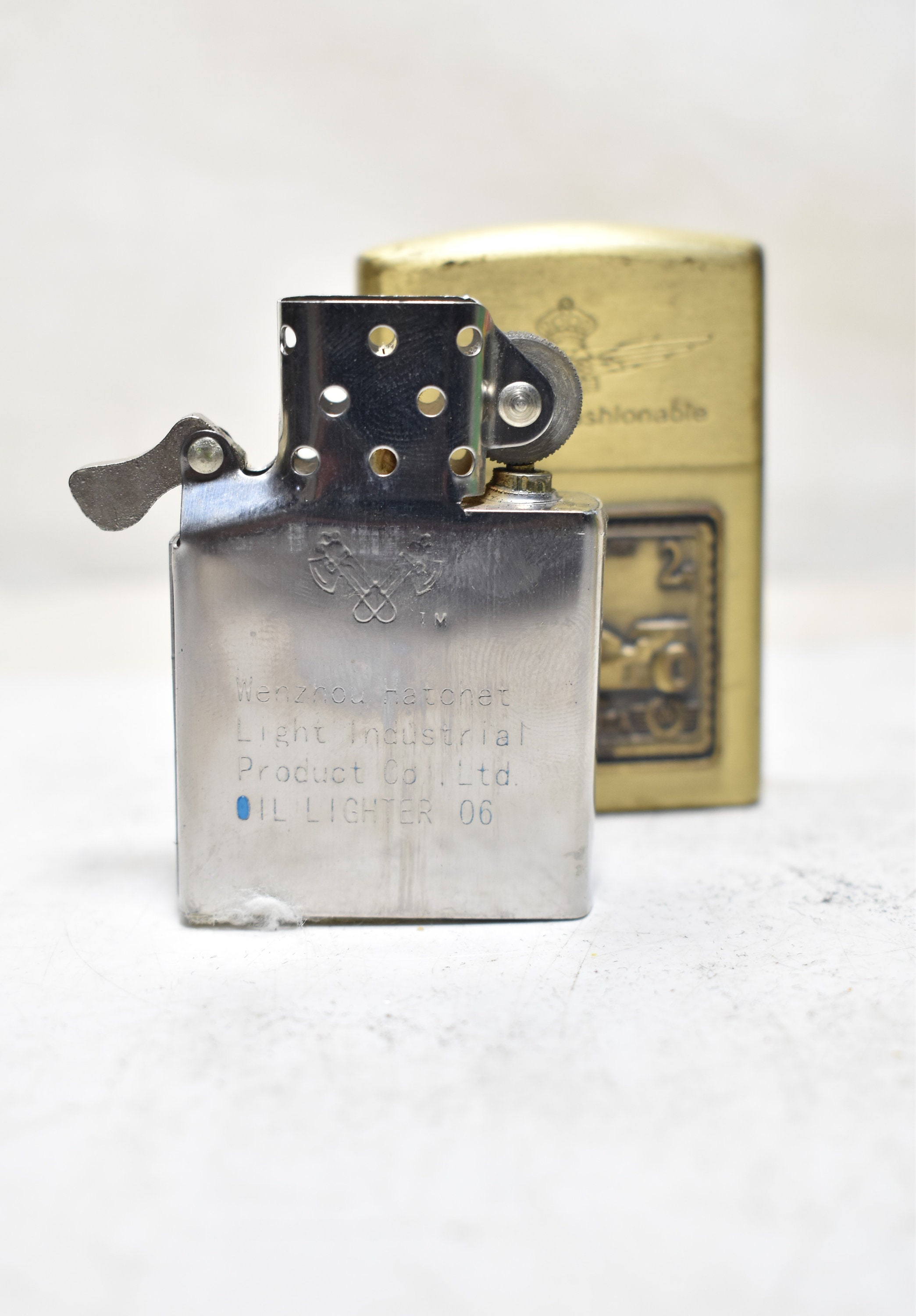 Vintage Collectible Bronze American Fashlonable Lighter W