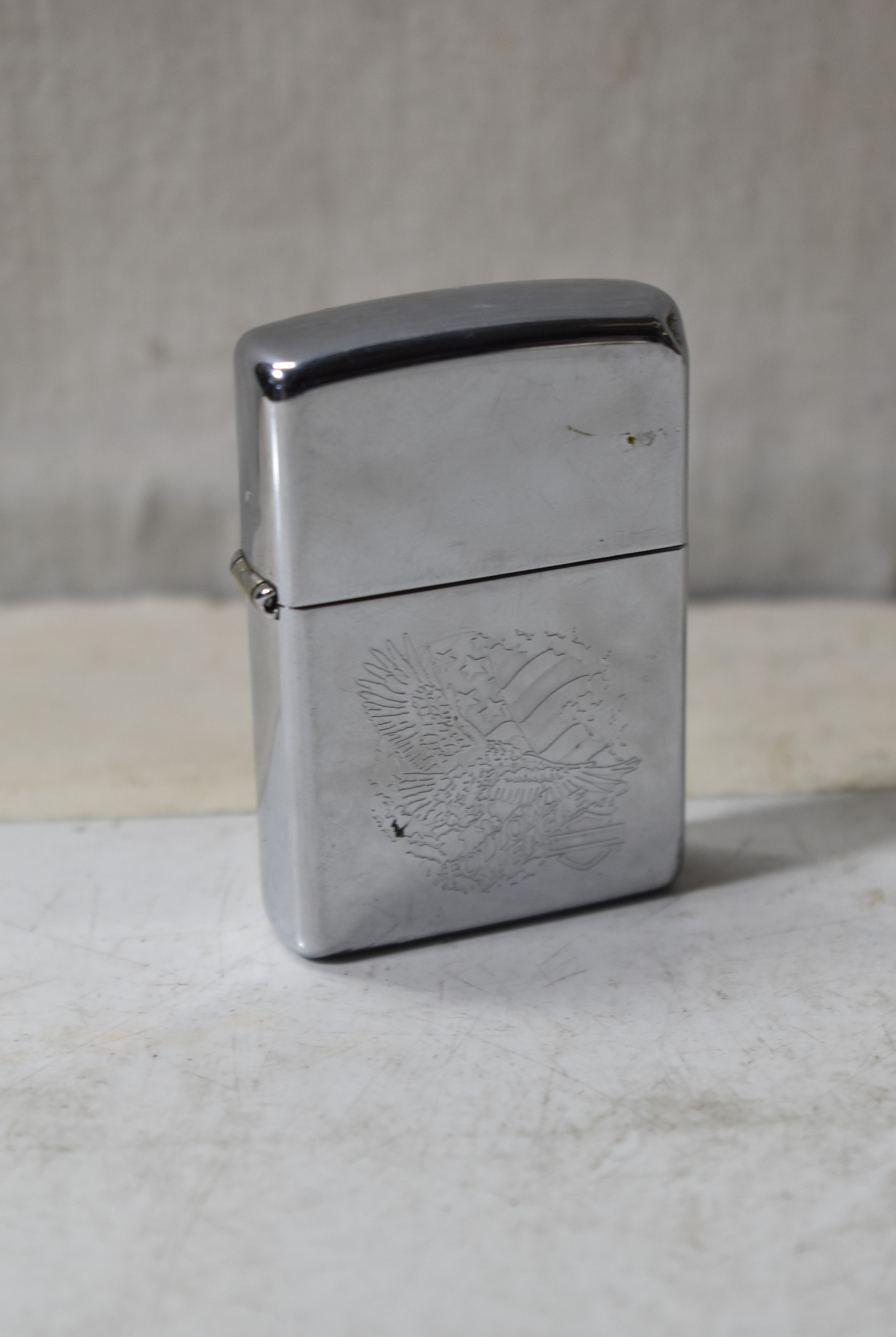 Briquet à gaz Zippo - chrome brossé - flamme unique - rechargeable -  réglable - insert