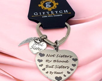 Gepersonaliseerde hartsleutelhanger: gegraveerde sleutelhanger 'Not Sisters By Blood'