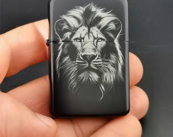 Encendedor de aceite a prueba de viento con diseños de leones grabados a láser personalizados