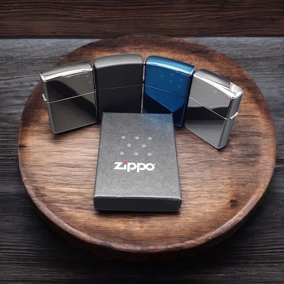 特価Personalized Zippo High Polish Chrome Windproof Lighter - Free Engraving - Christmas ＆ Halloween Day Gift並行輸入商品 Personalized Zippo Lighter Classic High Polish Gold Zippo USA - Engrav