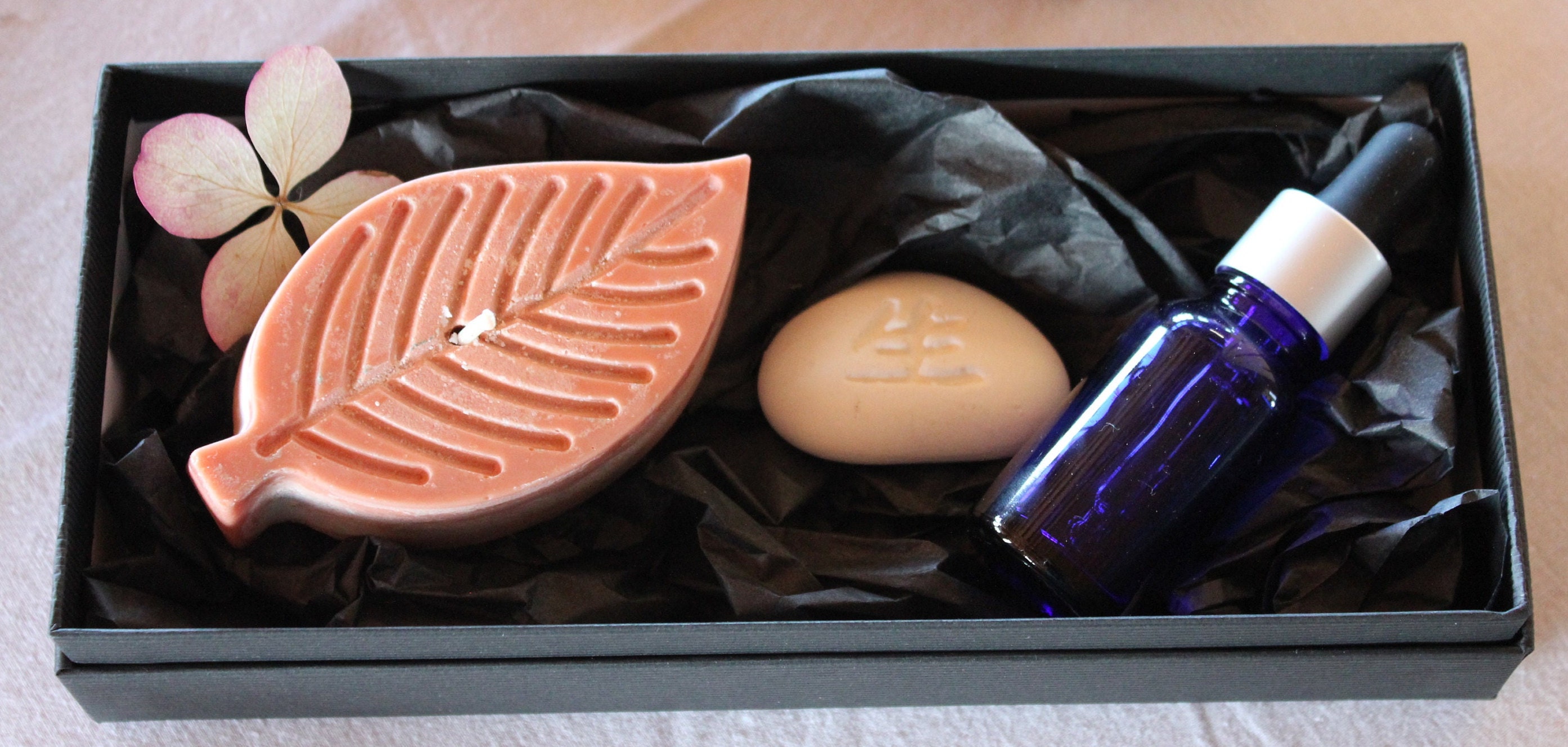 Coffret Cadeau Bougie Aromathérapie Eveil Ayurvédique avec Un Galet Diffuseur et Flacon Doseur Huile