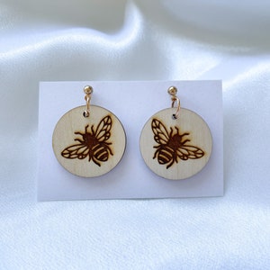 Clous d&#39;oreilles ronds en bois abeille, bijoux naturels, boucles d&#39;oreilles insectes