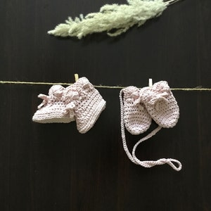 Crochet PATTERN Daphne Baby Mittens & Booties Set Pattern N 493 Baby Mittens comes in three sizes, Baby booties are for 0-6 and 6-12 months