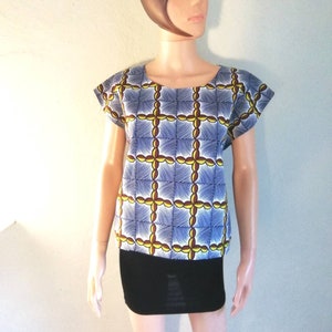 Short oversyse tunic in white blue dominance wax image 1