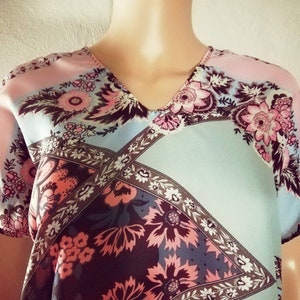 Clearance sale Fluid oversized tunic dominated by pale coral green.... scarf print image 3