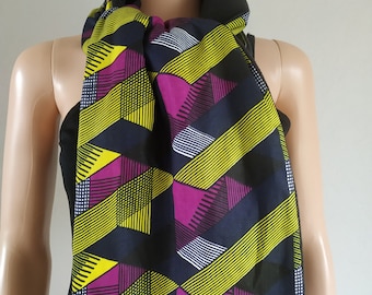 Snood lined turns in reversible fleece-lined graphic wax