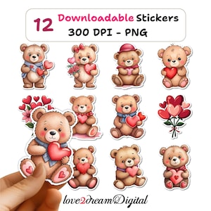 Puede incluir: Doce pegatinas imprimibles con adorables ositos de peluche de dibujos animados que sostienen corazones. Los osos son marrones con narices rosas y llevan varios accesorios, como bufandas, sombreros y lazos. Las pegatinas son perfectas para agregar un toque de fantasía a tus manualidades, regalos o decoración del hogar.