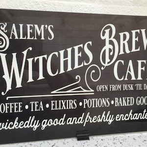 Rustikales Primitive Halloween Metall Hexe Gebräu Cafe Salem Hängeschild