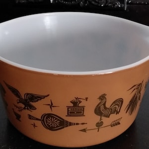Vintage Pyrex &quot;Early American Pattern&quot; Casserole Dish #473 - 1 Quart Gold brown casserole dish