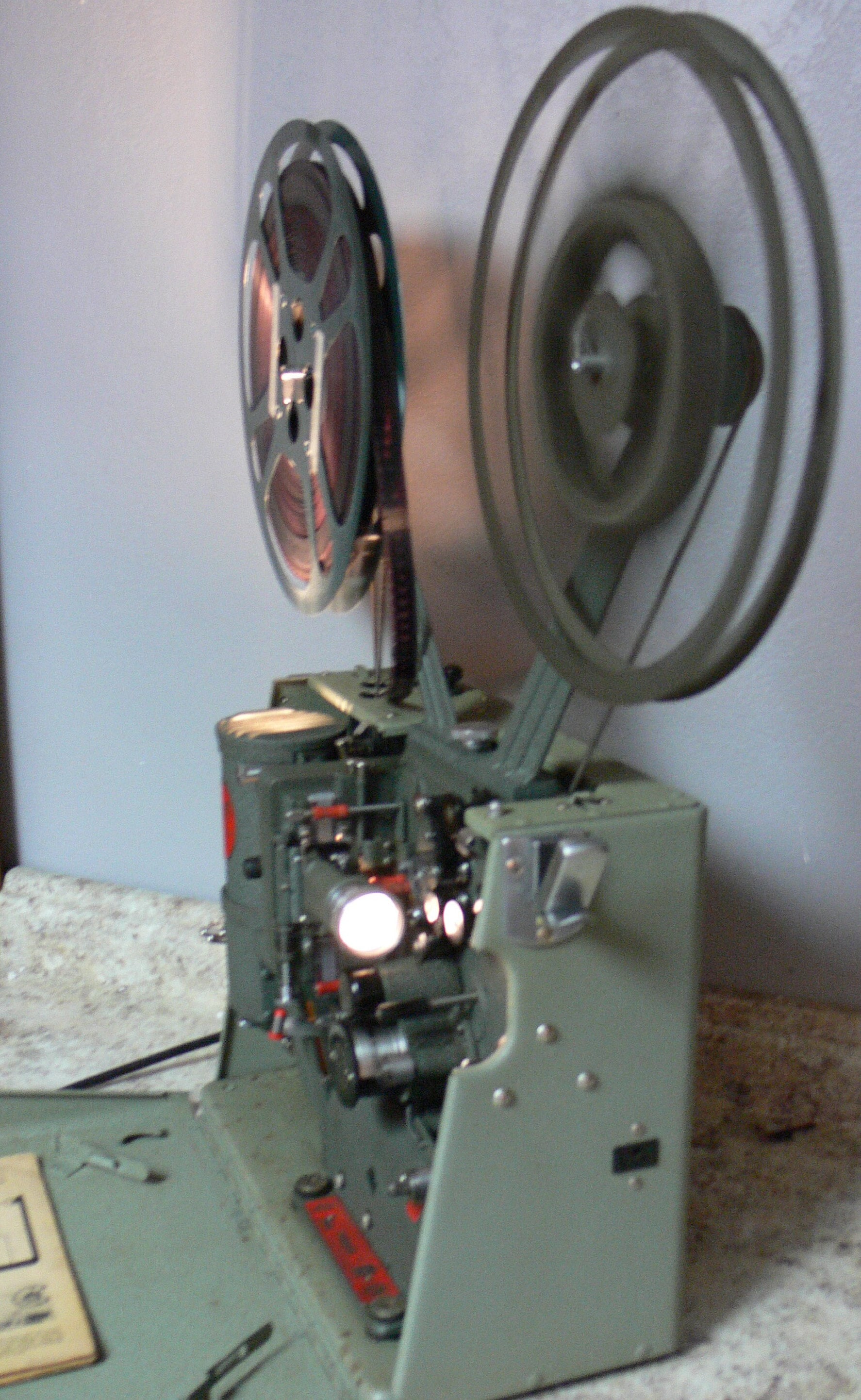 Victor 16mm Animatophone Lite-weight Sr. Model 56-4 Cine Film Projector  1949 -  Canada