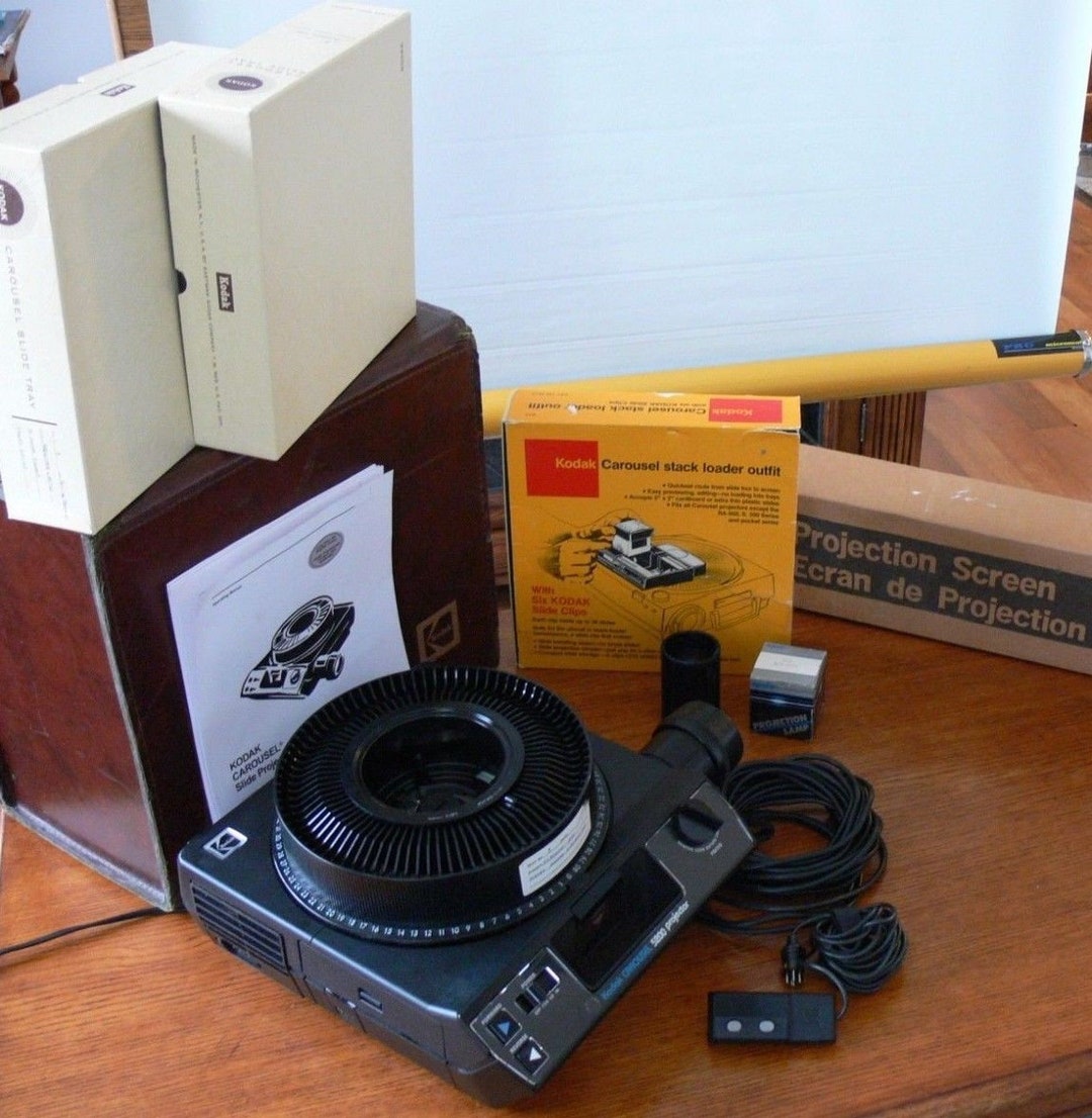 Vintage Bundle Kodak Carousel 5400 Slide Projector W/remote,tray,extra