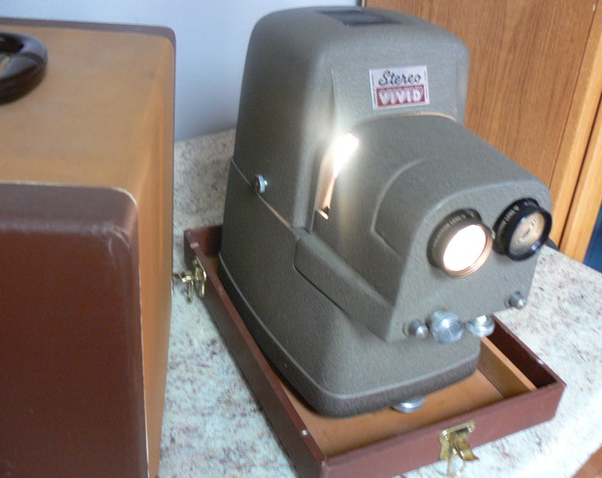 TDC STEREO VIVID Model 116 Projector for Realist 3D Slides Case Gently