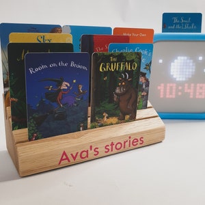 Soporte de almacenamiento de cartas personalizado, perfecto para naipes o historias de Yoto. Madera maciza. Capacidad para 12 cartas.