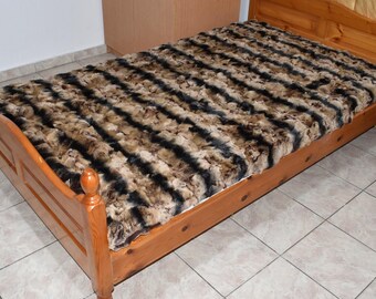 Luxuriöse Rex-Kaninchenfelldecke: Warme beigebraune Kuscheldecke