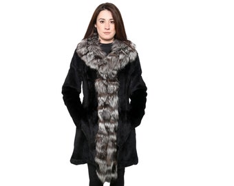 Abrigo de piel de conejo esquilado con cuello de piel de zorro plateado y primera línea / abrigo de piel negro de lujo / cuello de piel de zorro plateado / regalo para ella