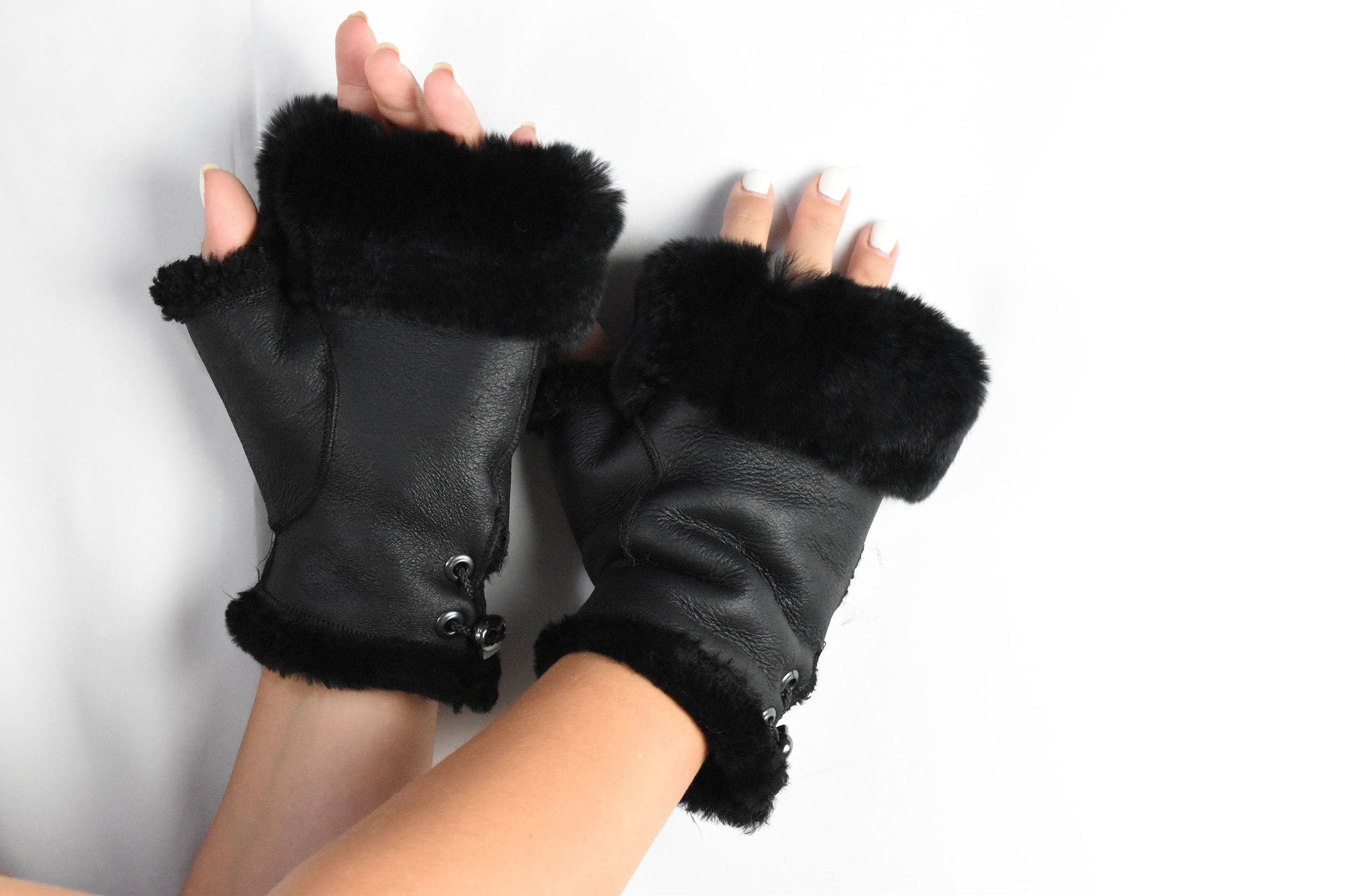 womens black sheepskin gloves