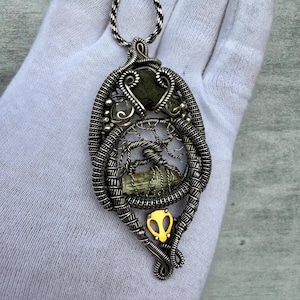 Moldavit Alien Cruiser mit 24k Solid Gold Alien, Moldavit, geätztem Heliodor und Petroleum Quarz, Baum des Lebens Heady Wire Wrapped Anhänger