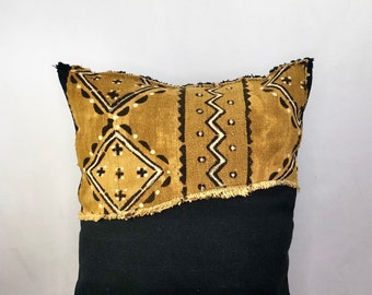 Light white bogolan fabric cushion. Ethnic cushion. African fabric cushion. Mud fabric cushion. 20x20 inch