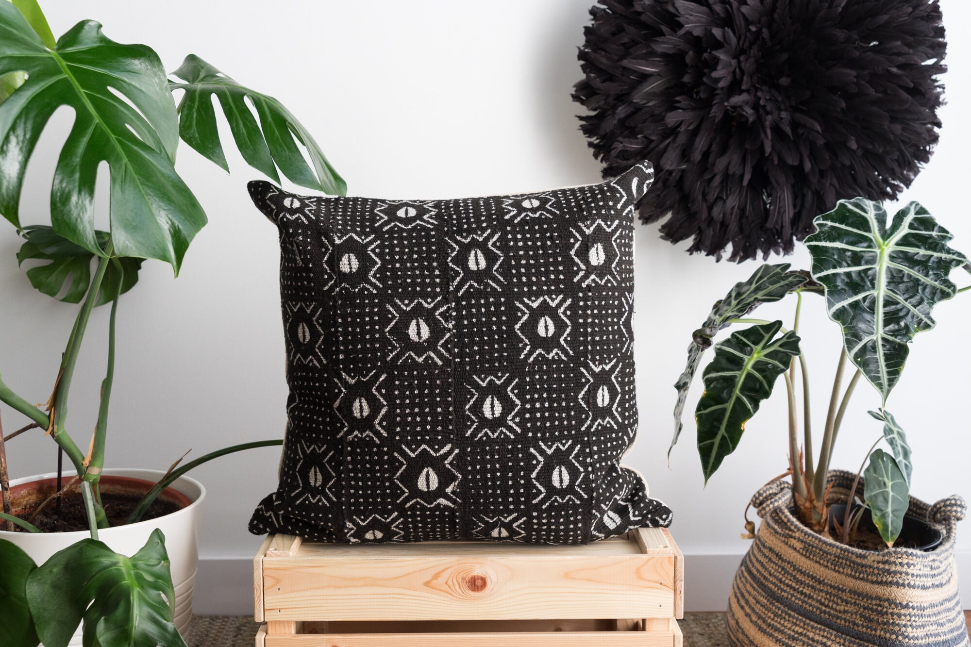 Coussin en Tissu Bogolan Noir. Coussin Ethnique. Africain. Mud.