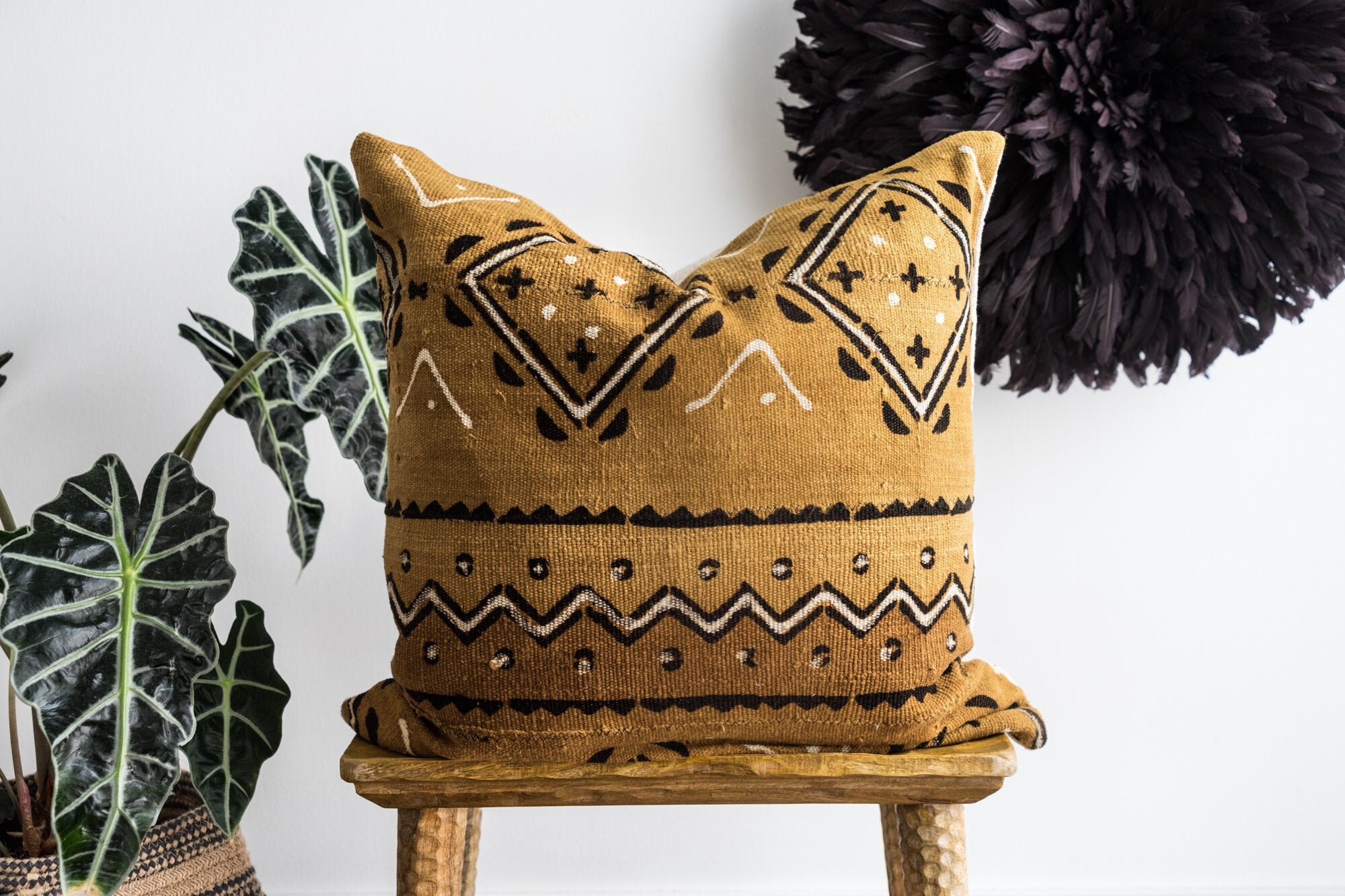 Coussin en Tissu Bogolan Marron Clair. Coussin Ethnique. Africain. Mud.