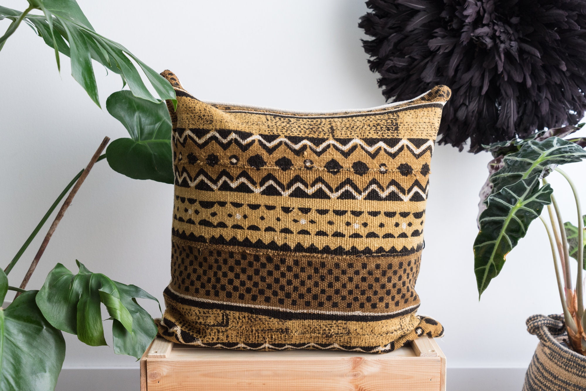 Coussin en Tissu Bogolan Marron Clair. Coussin Ethnique. Africain. Mud.