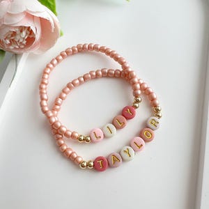Pulsera con nombre personalizado para niñas, pulsera con cuentas con letras rosas, nombre de niños, bautismo, joyería con nombre personalizado, regalo de baby shower, mamá de niña