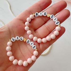 Personalisierte Schwester Armband, kleine Schwester, benutzerdefinierte Armband, große Schwester Ankündigung, passende Schwester Armbänder, Kleinkind Schmuck, Geschenk
