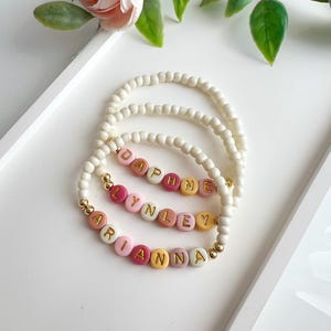 Pulsera con nombre personalizado, pulsera con cuentas de letras, nombre de niño, joyería con nombre personalizado, regalo de baby shower, nombre de niña, pulsera de la amistad