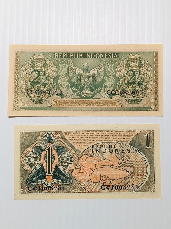 インドネシア 2 1/2 ルピア 1957 年および 1 ルピア 1961 年 紙幣 2 枚
