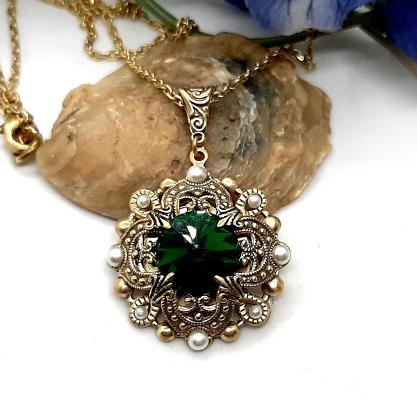 Victorian style Green Swarovski crystal necklase Art Deco gold pendant Victorian wedding jewelry Antique gold Swarovski crystal pendant