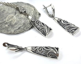 Filigree Art Deco Silvered Jewelry Set: Dangle Earrings & Pendant