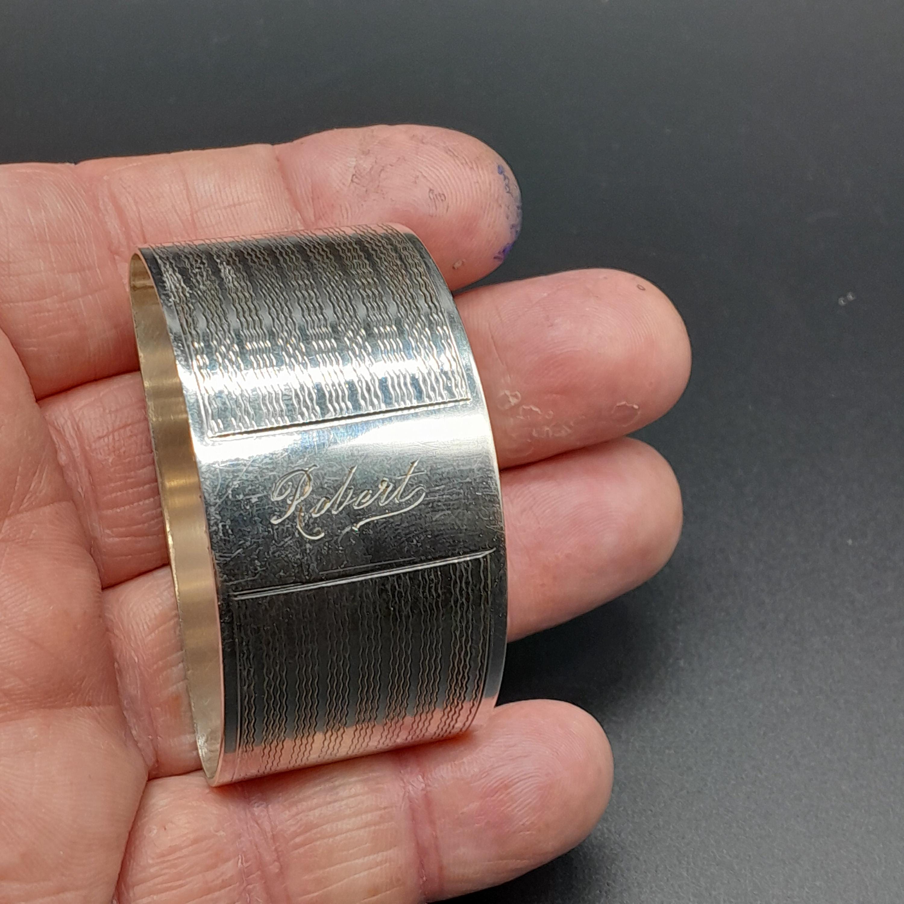 ヴィンテージスターリングシルバーナプキンリング、ROBERTの刻印入り