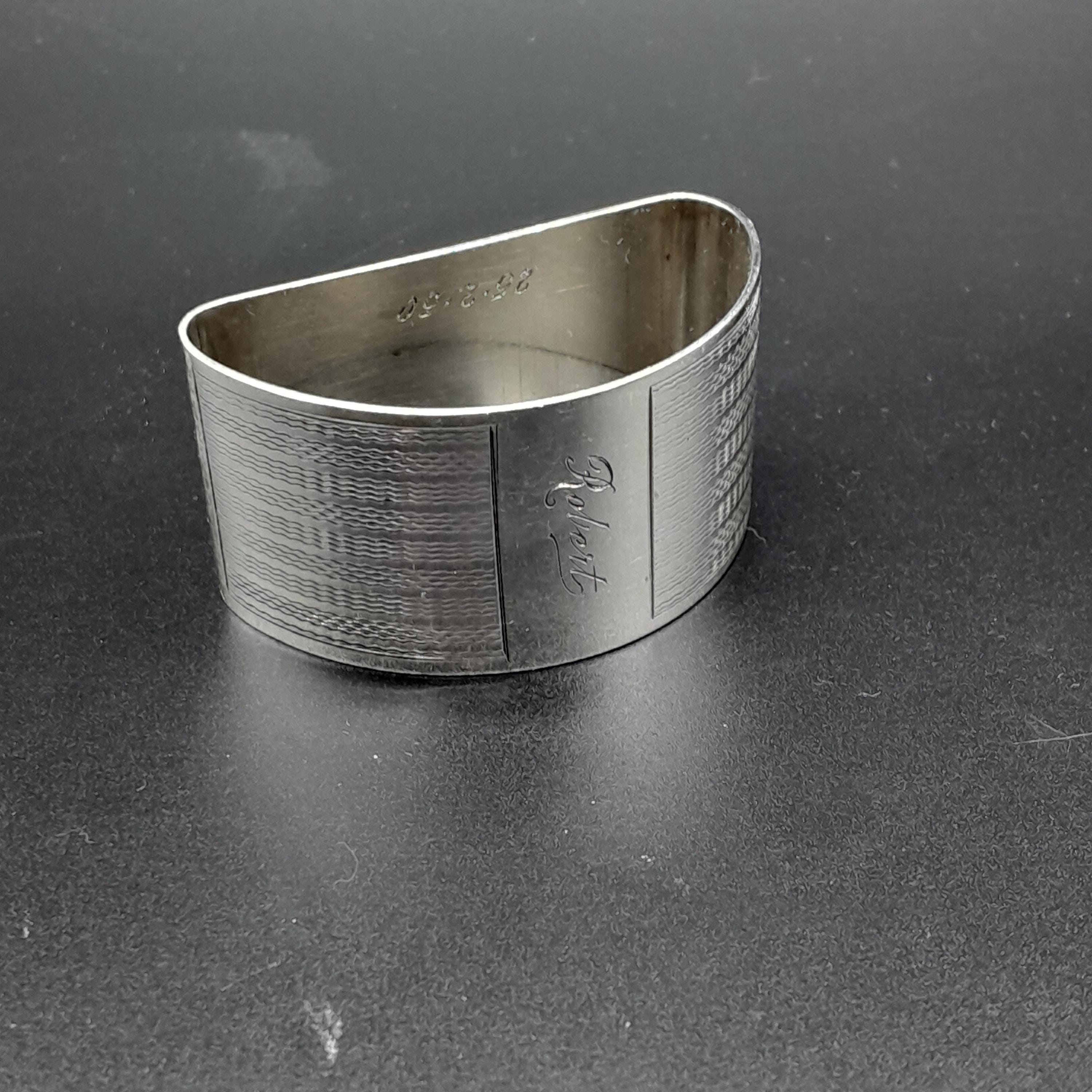 ヴィンテージスターリングシルバーナプキンリング、ROBERTの刻印入り