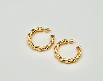 Everly Hoops // Gold Twisted Hoop Earrings // Au Courant x Sam Ozkural Jewelry