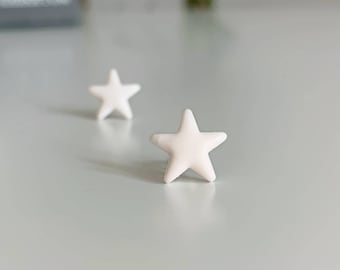 Tachuelas estrella blancas, Poste de titanio, Tachuelas geométricas blancas, Pendientes de tachuelas estrella, Pendientes blancos simples, Joyas estrellas blancas, Tachuelas blancas de uso diario