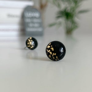 Schwarzgold runde Ohrstecker, Titan Ohrringe, Goldfolie Ohrringe, Elegante Ohrringe für empfindliche Ohren, Goldflocken Brautjungfer Geschenk, glänzende Ohrstecker