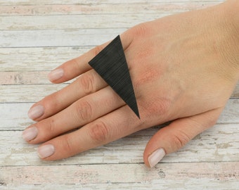 Anello gotico, Anello nero, Anello statement nero, Grande anello nero, Gioiello geometrico, Anello moderno, Anello minimalista, Anello nero per donna