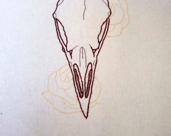 Cráneo de pollo- Mano bordado aro pared arte