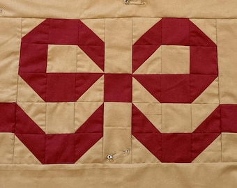 Traditionell genähtes, gebunden mit einem Bogen Quilt-Block-Muster 26x14 ”PDF